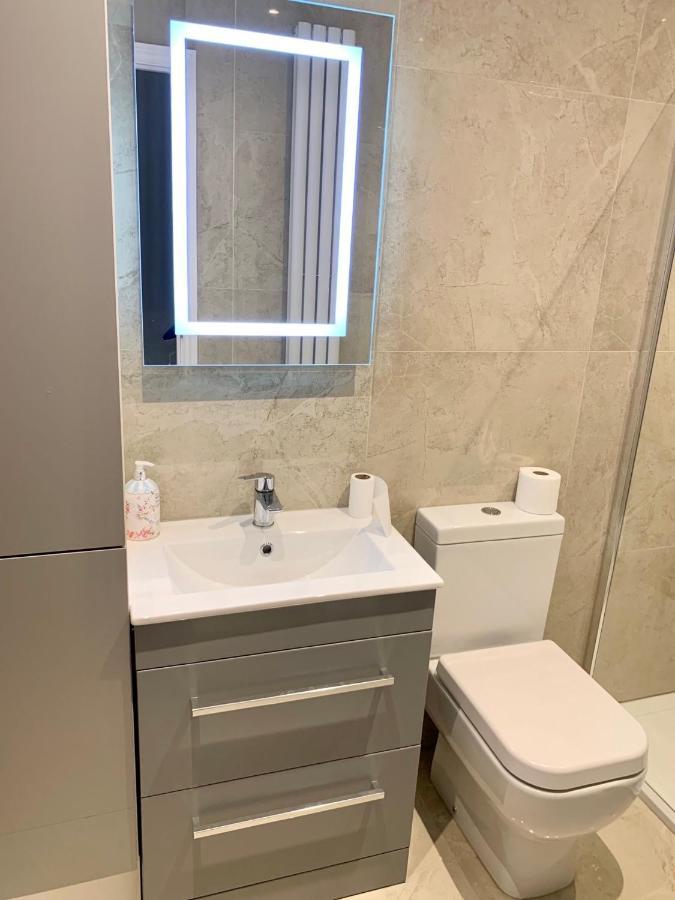 Appartamento Modern 2 Bedroom With Private Garden Near Canary Wharf Londra