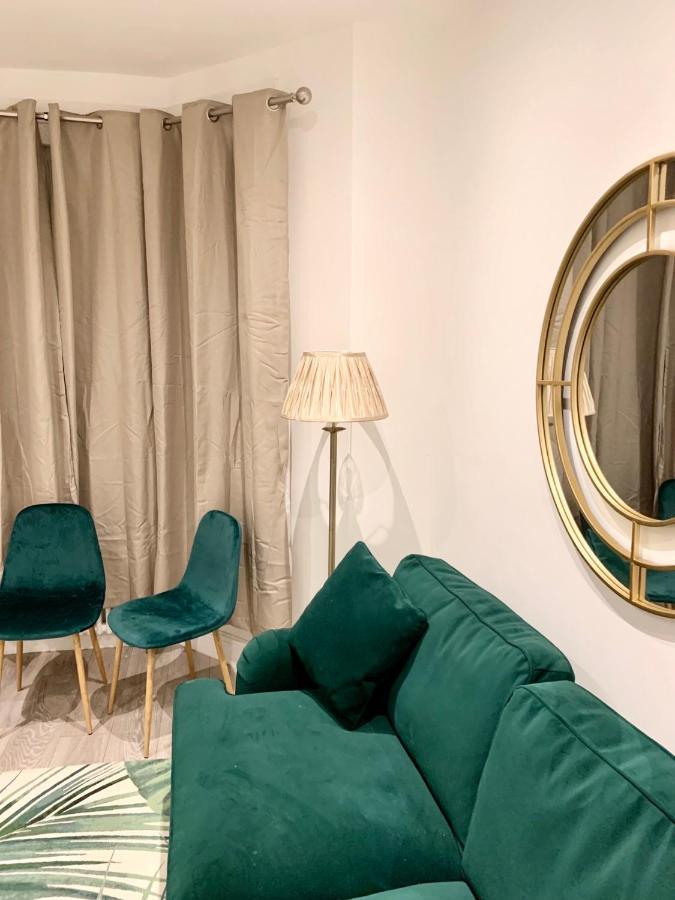 Modern 2 Bedroom With Private Garden Near Canary Wharf Londra