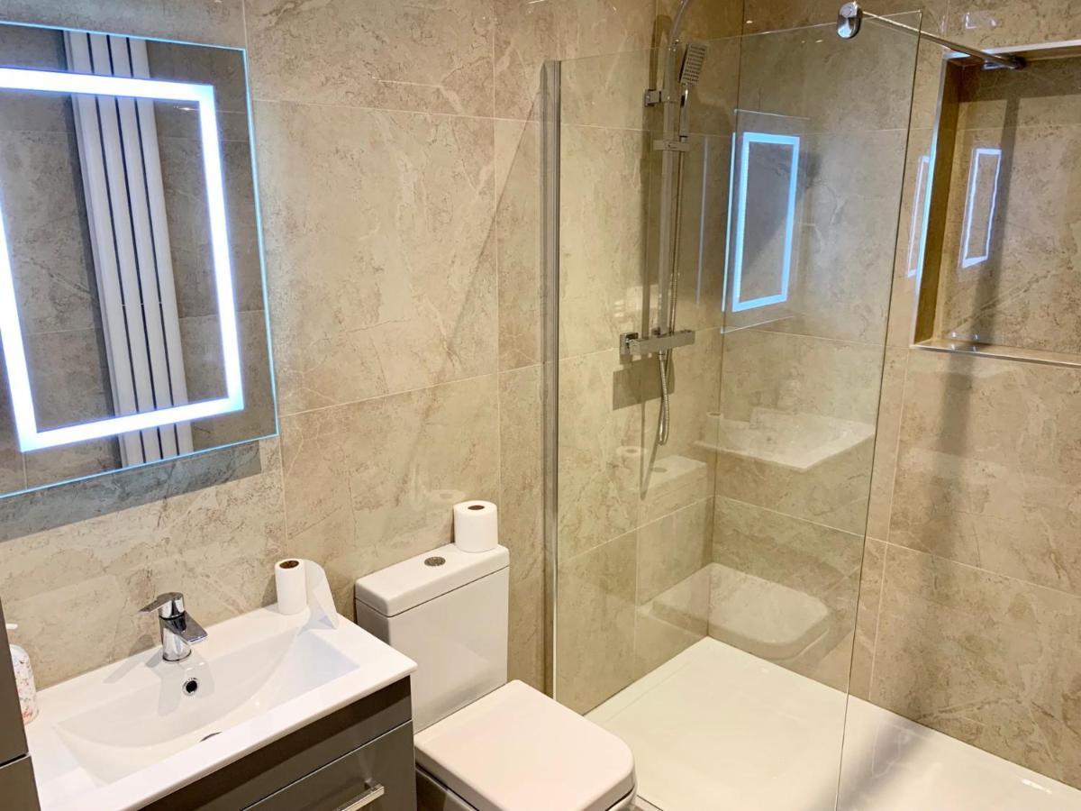 Modern 2 Bedroom With Private Garden Near Canary Wharf Londra