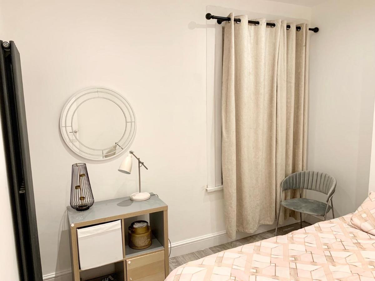 Modern 2 Bedroom With Private Garden Near Canary Wharf Londra